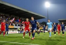 turnamen vs liga sepak bola