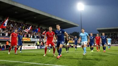 turnamen vs liga sepak bola